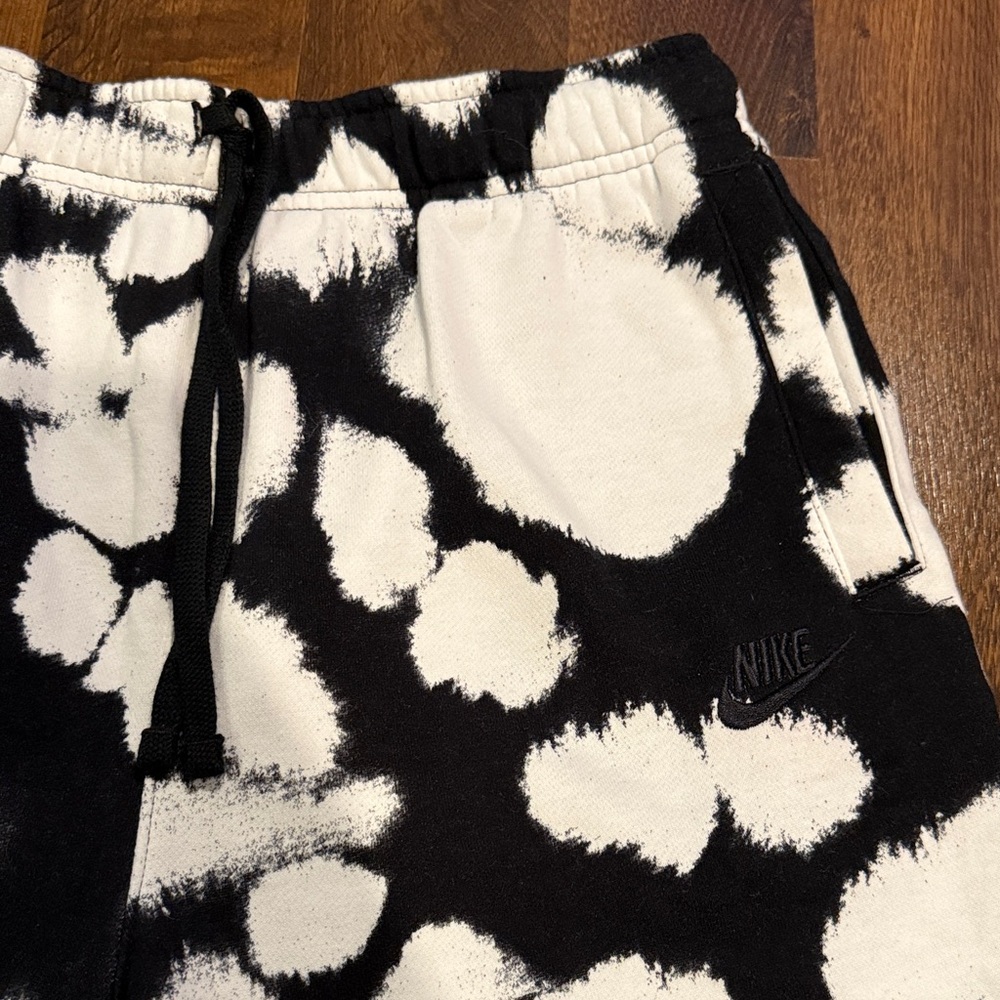 Nike Kids Black & White Athletic Sweat Shorts (size XL+) - Picture 3 of 8